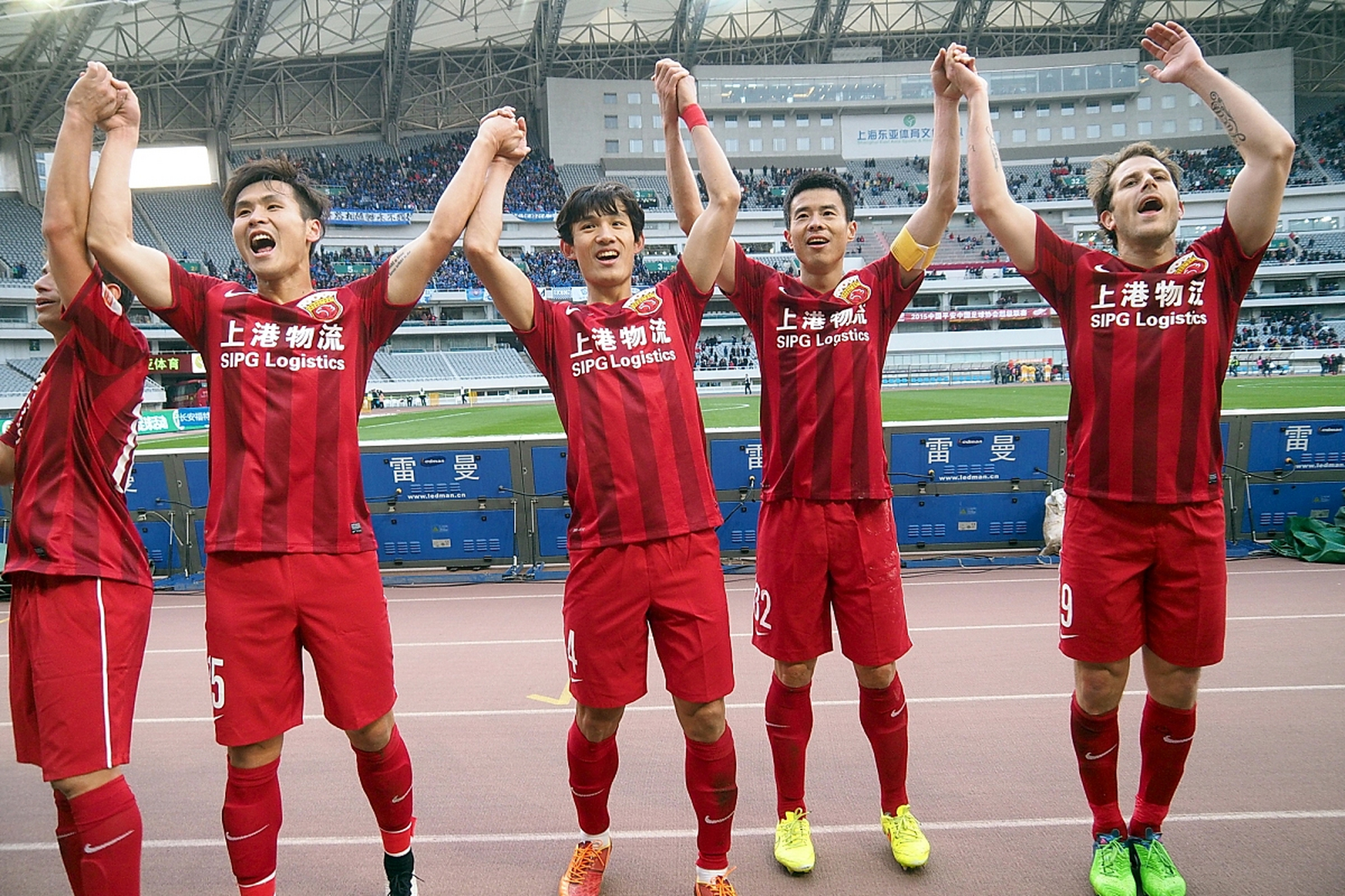 上港力克力帆,进入中超半决赛的行列 上港力克力帆,进入中超半决赛的行列